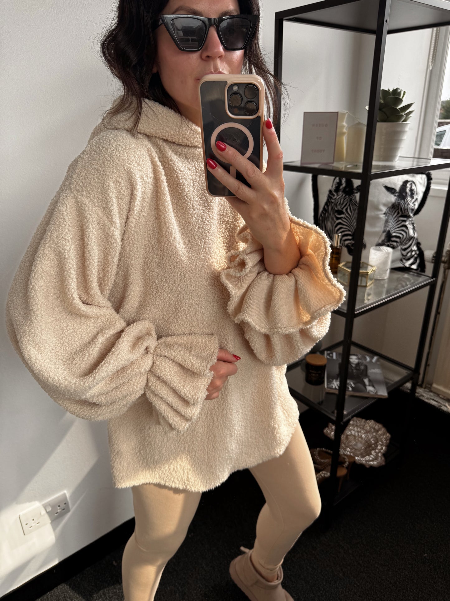 Teddy ruffle hoodie - beige