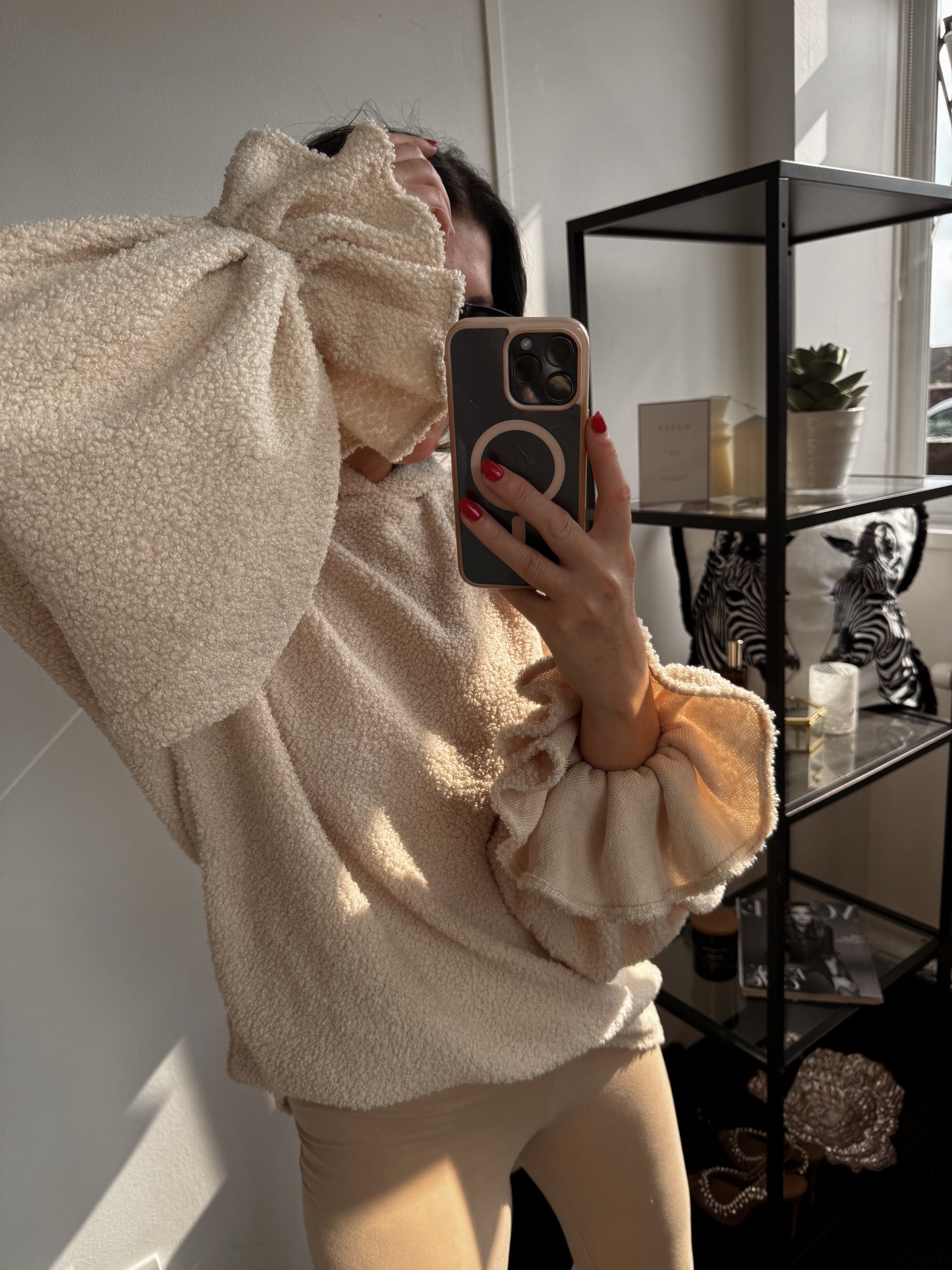 Teddy ruffle hoodie - beige