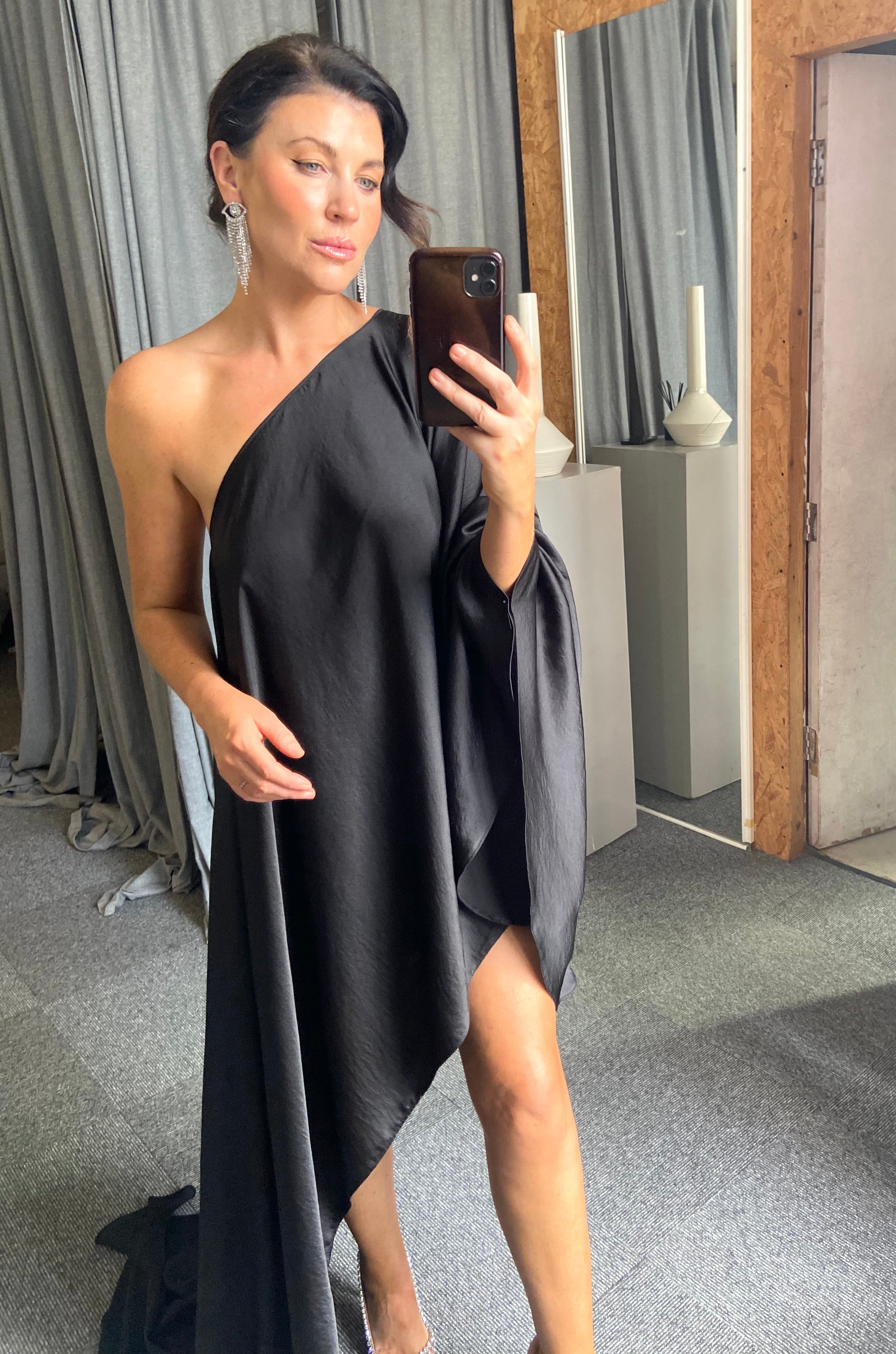 Black dress asymmetrical hem best sale